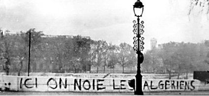 uai de Conti, en París, días después de la masacre del 17 de octubre de 1961. Pintado en el muro: 'aquí se ahoga a los argelinos'.